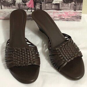 TALBOTS Italy Leather be Elegant Sandals Slide On Wedge Shoes Size 8 Coffee